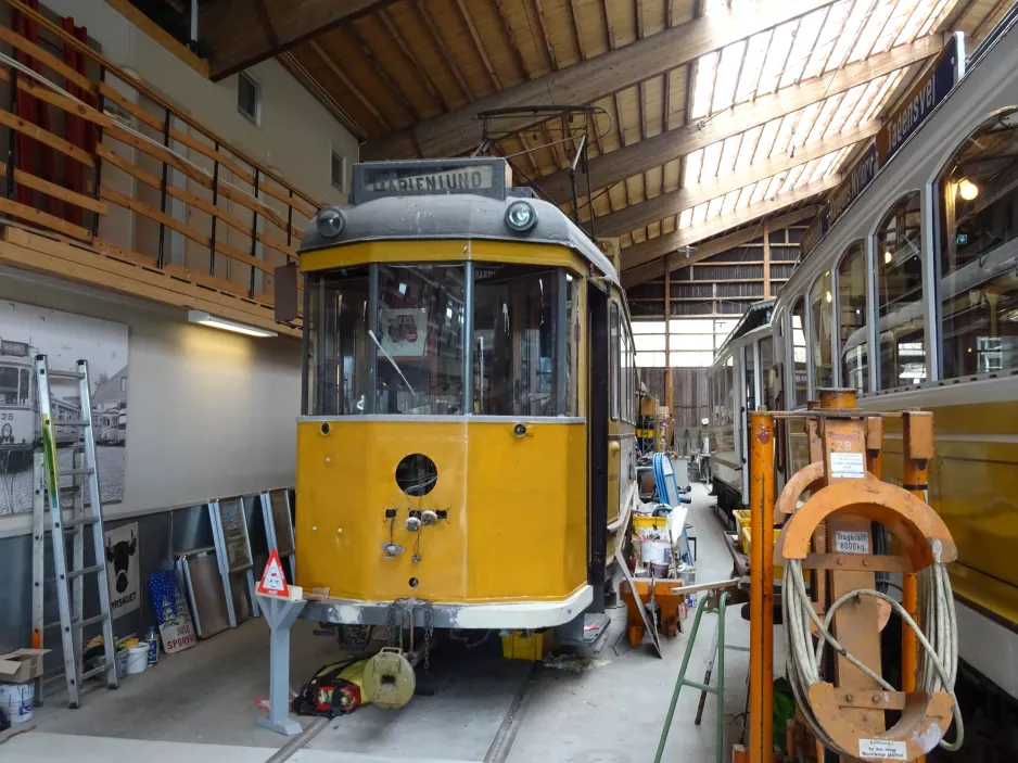 Skjoldenæsholm motorvogn 1 under restaurering Sporvejsmuseet (2022)
