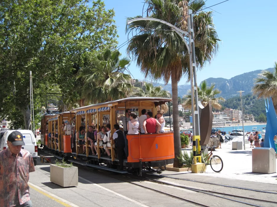 Sóller sporvognslinje med åben bivogn 9 på Carrer de la Marina (2013)