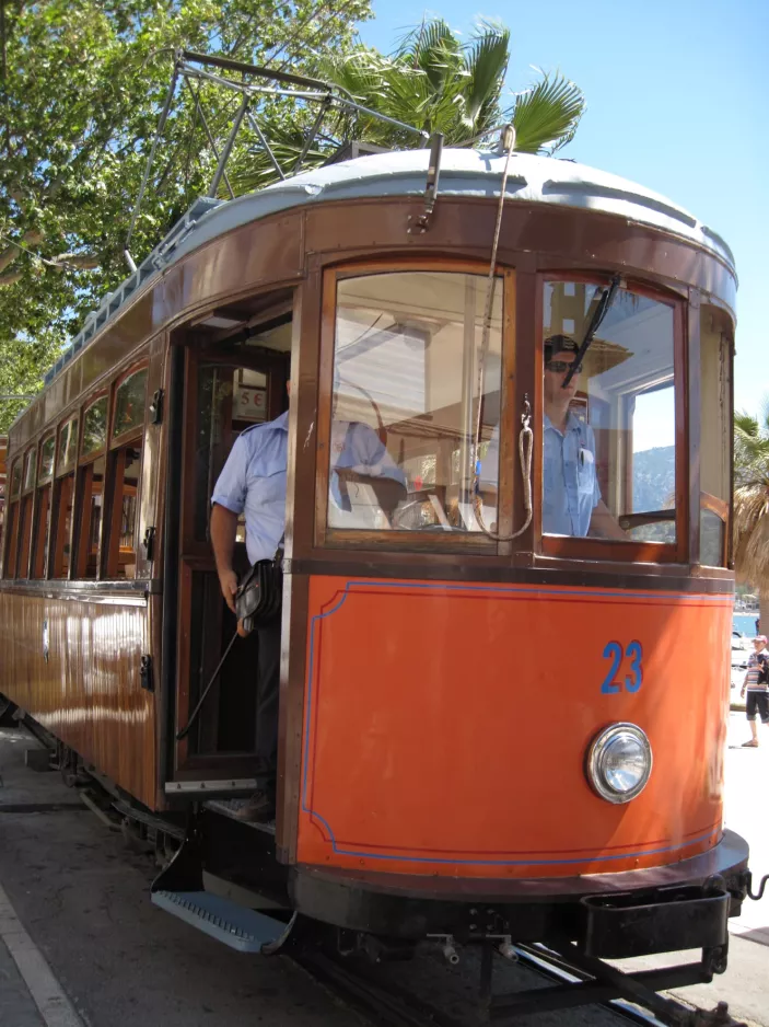 Sóller sporvognslinje med motorvogn 23, forsiden Las Palmeras / Carrer de la Marina (2013)