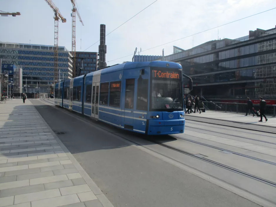 Stockholm sporvognslinje 7S Spårväg City med lavgulvsledvogn 5 ved T-Centralen (2019)