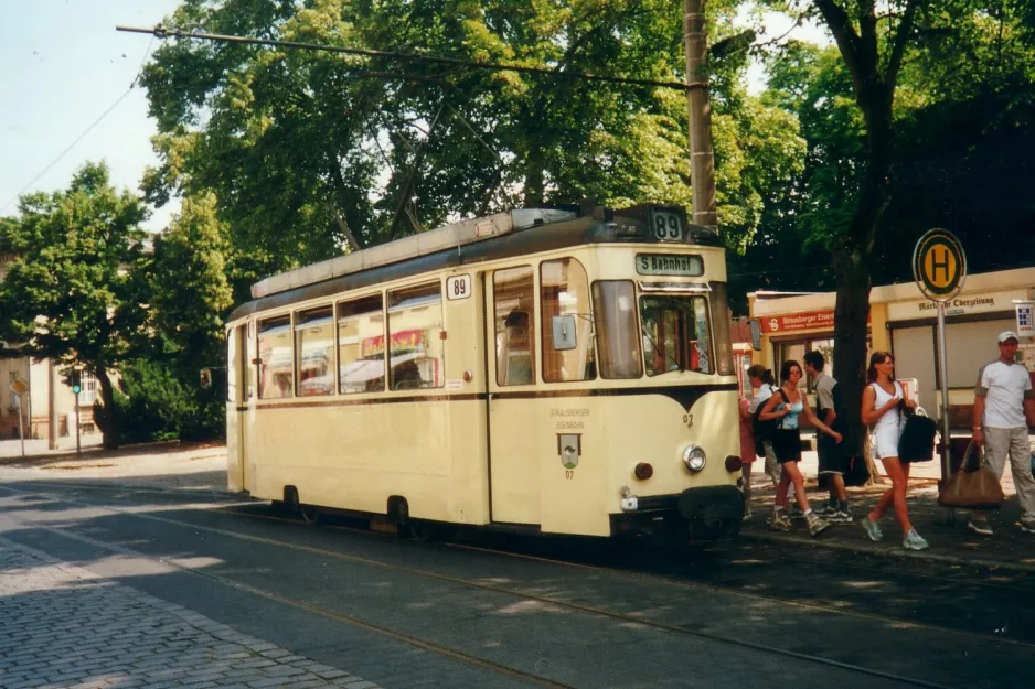 Strausberg sporvognslinje 89 med motorvogn 07 ved Lustgarten (2001)