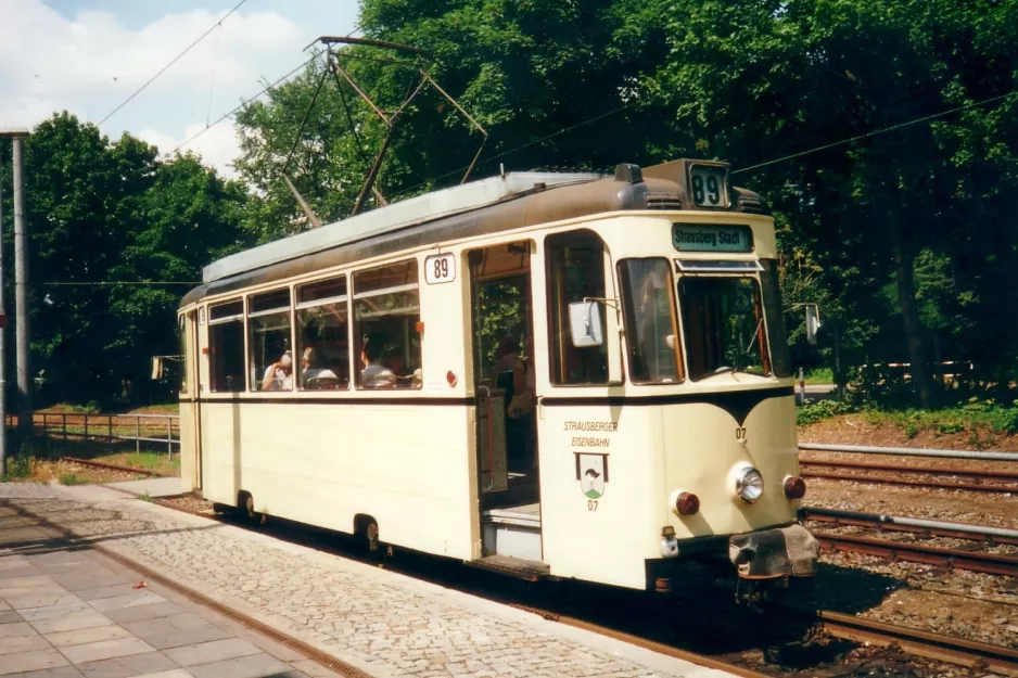 Strausberg sporvognslinje 89 med motorvogn 07 ved S-Bahnhof (2001)