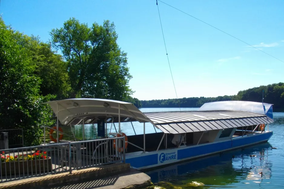 Strausberg vandlinje 39 med vandsporvogn ved Bysiden (2010)