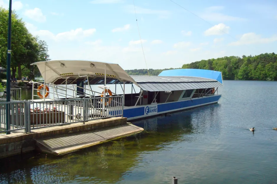 Strausberg vandlinje 39 med vandsporvogn ved Bysiden (2013)