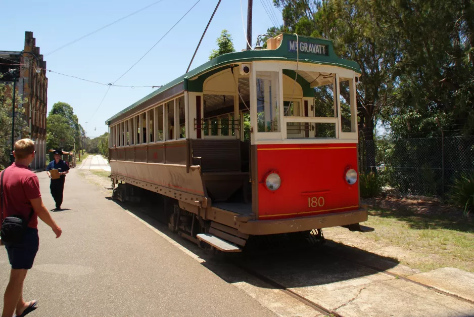 Sydney museumslinje med motorvogn 180 i Sydney Tramway Museum (2015)