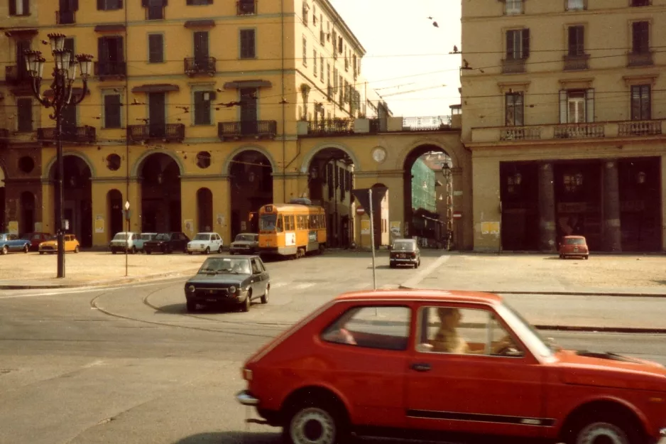 Torino sporvognslinje 15 på Piazza Vittorio Veneto (1982)
