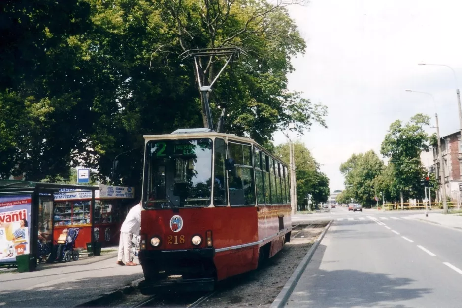 Toruń sporvognslinje 2 med motorvogn 218 på Mikołaja Reja (2004)
