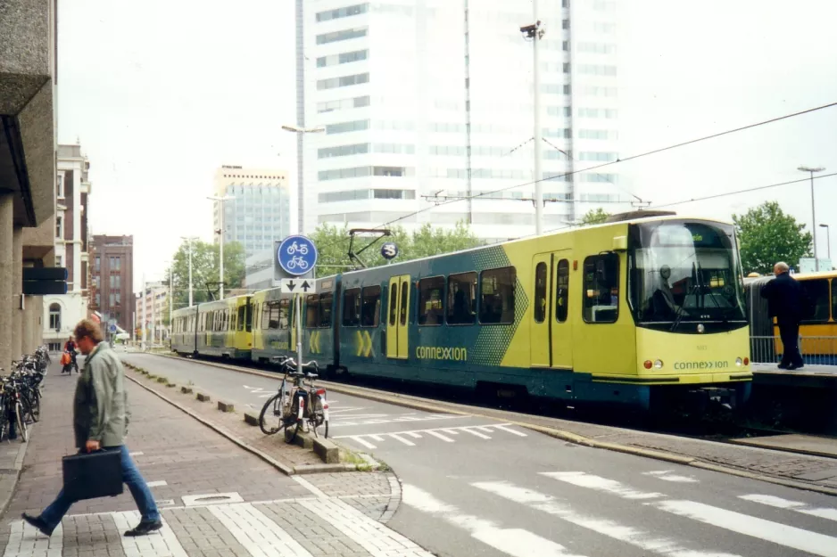 Utrecht sporvognslinje 21 med ledvogn 5015 ved Moreelsepark (2002)