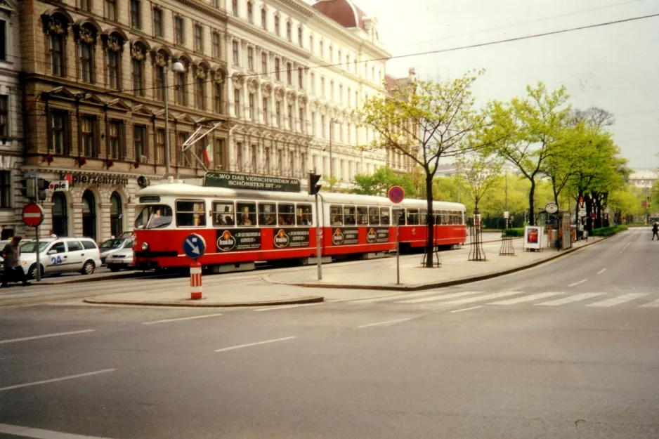 Wien sporvognslinje 43 ved Landesgerichtsstraße (2001)