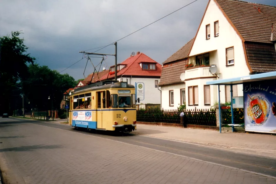 Woltersdorf sporvognslinje 87 med motorvogn 32 ved Fasanenstraße (2001)