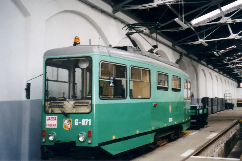 Wrocław arbejdsvogn G-071 inde i remisen Zajezdnia GAJ Kamienna (2004)
