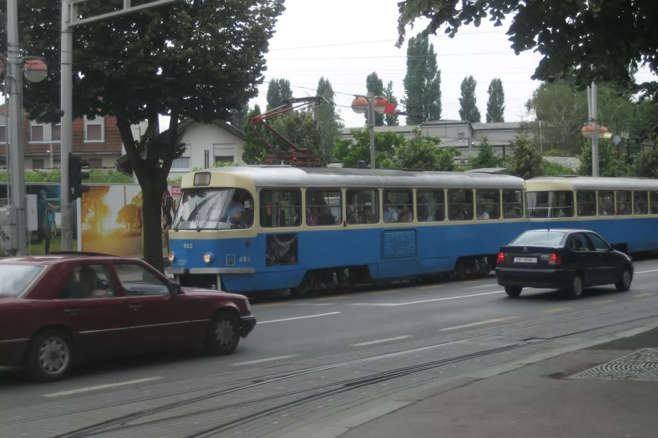 Zagreb sporvognslinje 4 med motorvogn 402 på Maksimirska cesta (2008)