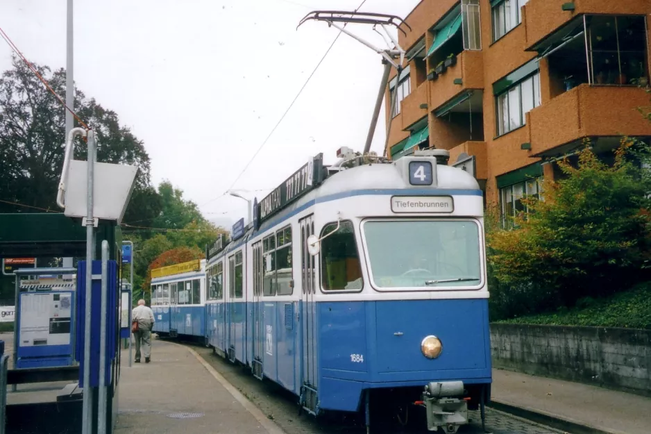 Zürich sporvognslinje 4 med ledvogn 1684 ved Werdhölzli (2005)