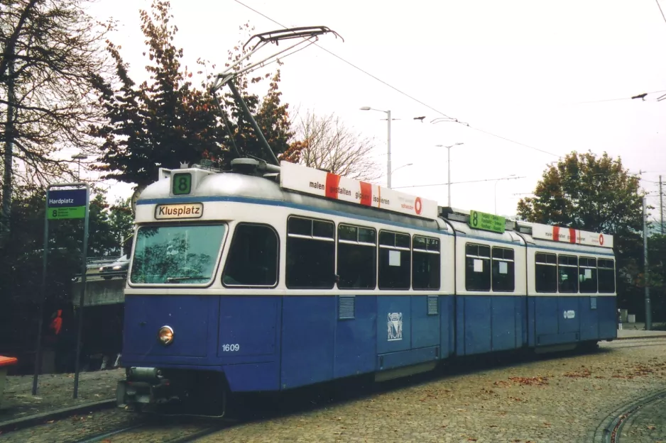 Zürich sporvognslinje 8 med ledvogn 1609 ved Hardplatz (2005)