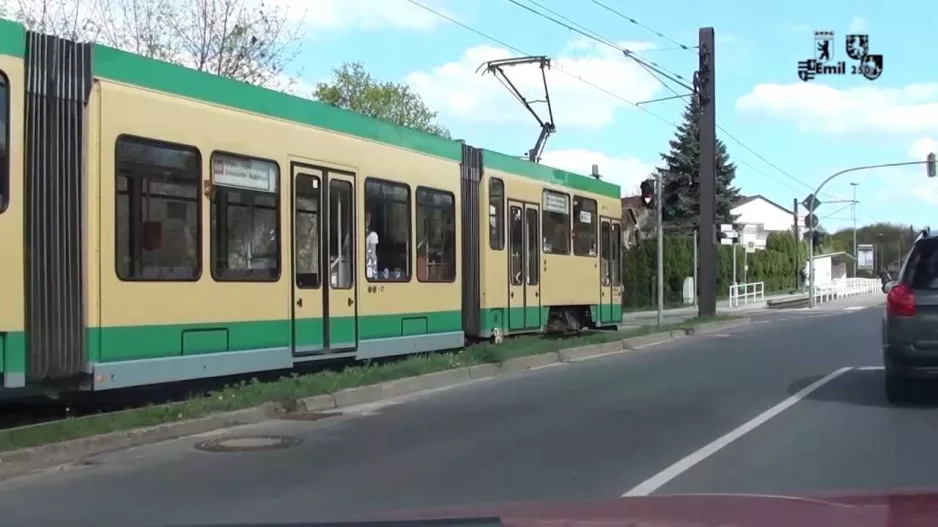 Interurban sporvogn: Linje 88 i Schöneiche sporvogn nær Berlin set fra bilen (april 2013)